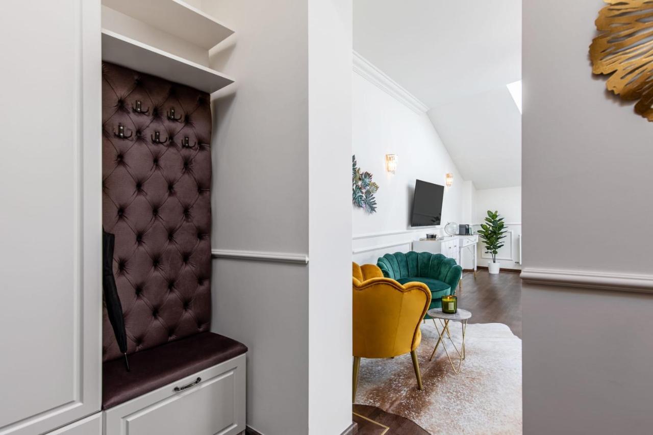 Holt Old Town Luxury Suites Bukarest Exteriör bild