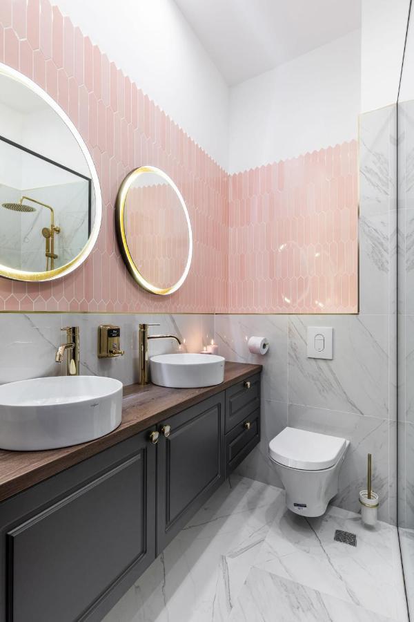 Holt Old Town Luxury Suites Bukarest Exteriör bild