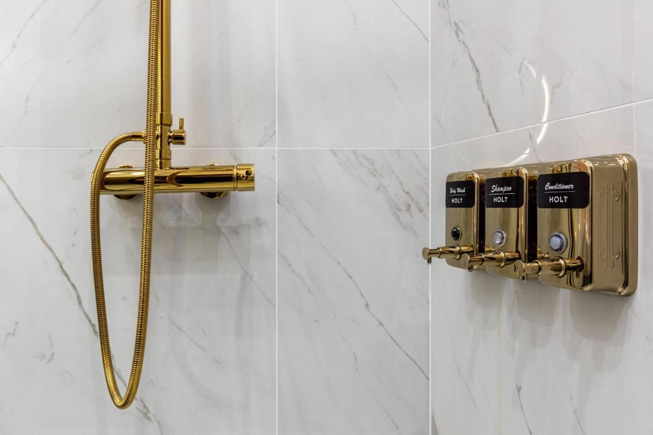 Holt Old Town Luxury Suites Bukarest Exteriör bild