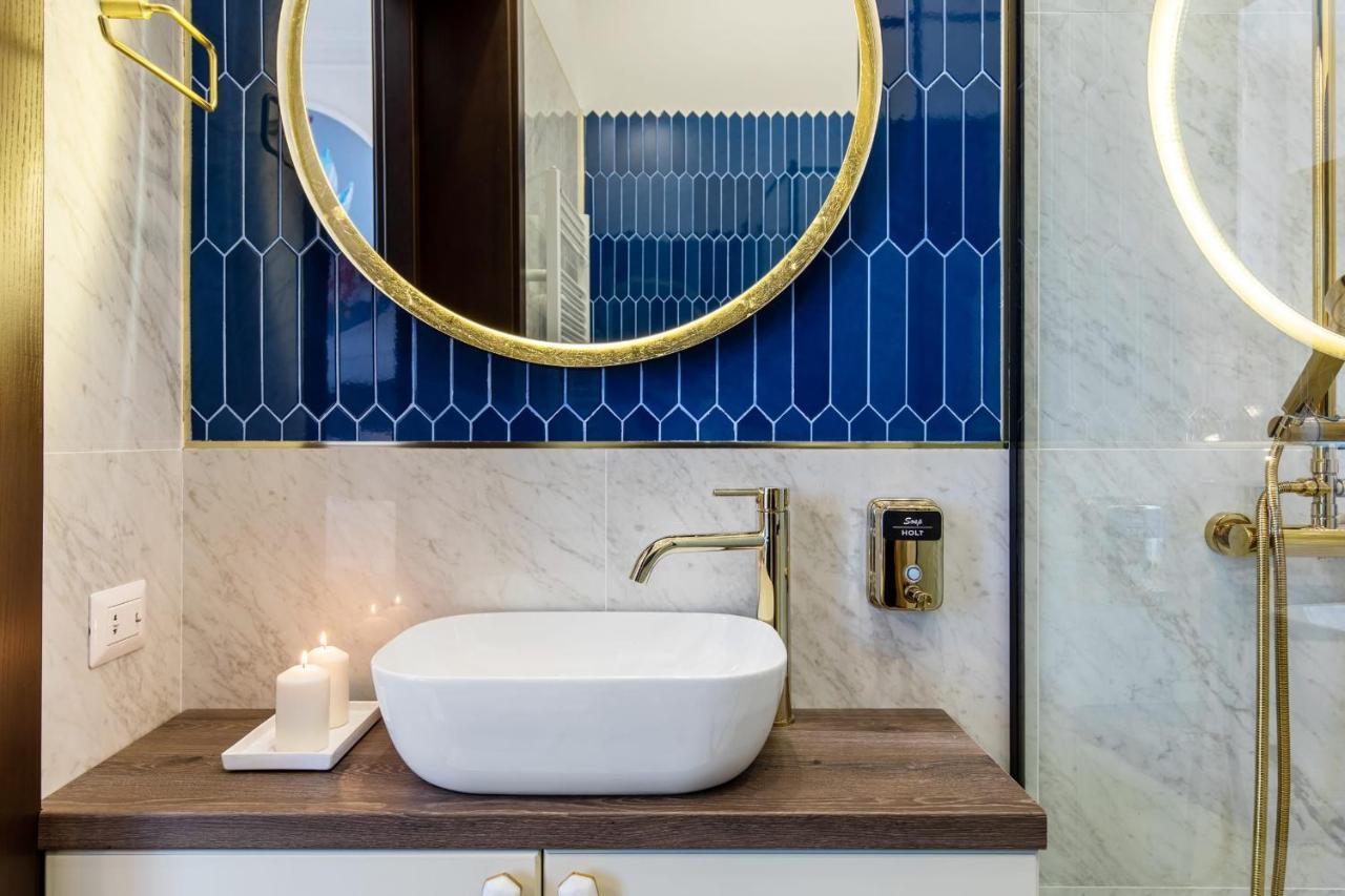 Holt Old Town Luxury Suites Bukarest Exteriör bild
