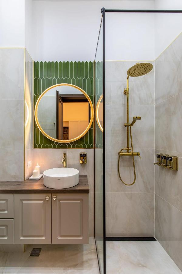 Holt Old Town Luxury Suites Bukarest Exteriör bild