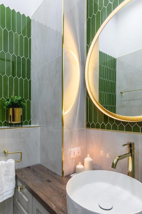 Holt Old Town Luxury Suites Bukarest Exteriör bild