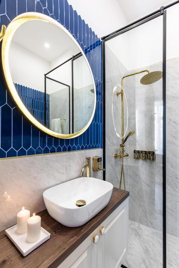 Holt Old Town Luxury Suites Bukarest Exteriör bild