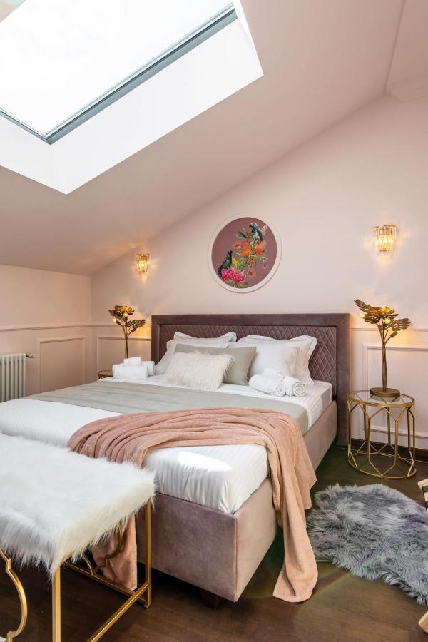 Holt Old Town Luxury Suites Bukarest Exteriör bild