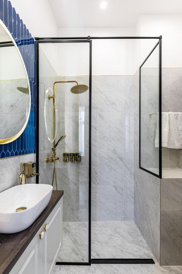 Holt Old Town Luxury Suites Bukarest Exteriör bild