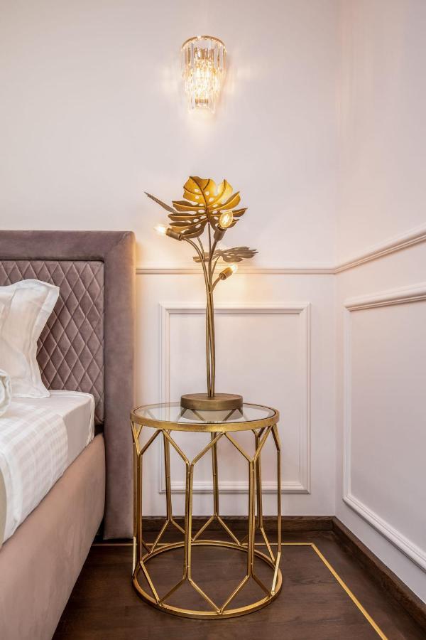Holt Old Town Luxury Suites Bukarest Exteriör bild