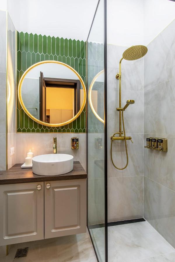 Holt Old Town Luxury Suites Bukarest Exteriör bild